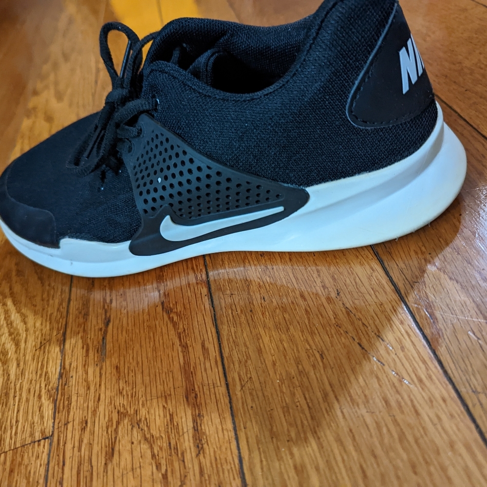 Nike - Arrowz Athletic shoe